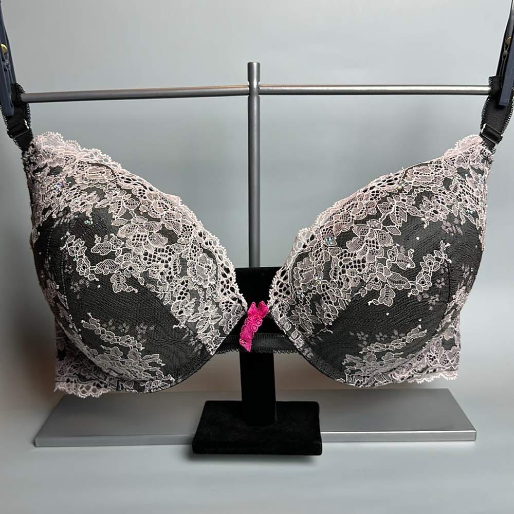 Victoria’s Secret Dream Angels Push-Up Lace Bra with Pink Accent Size 38DD